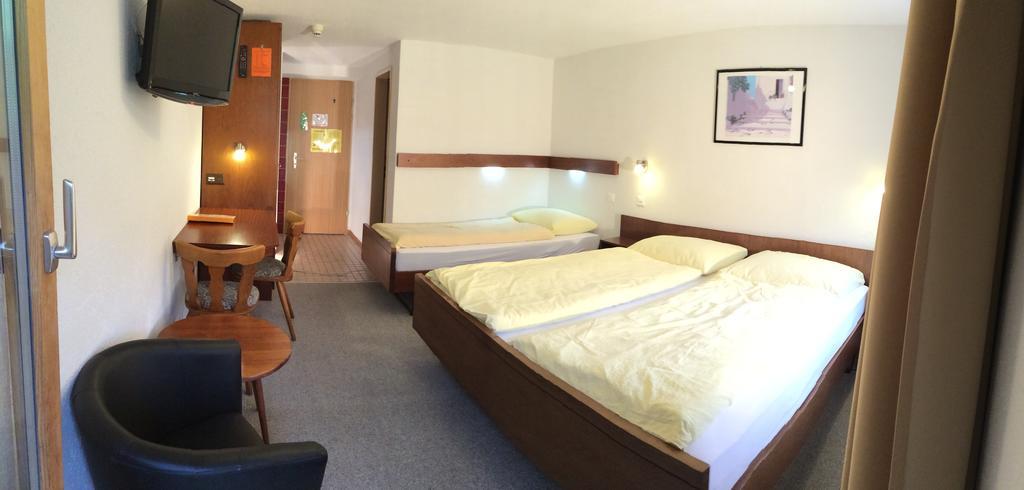 Hotel Zum See Grächen Quarto foto