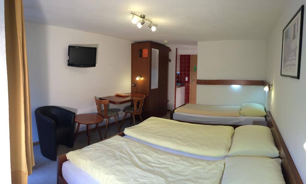Hotel Zum See Grächen Quarto foto